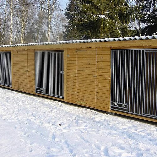 Hundezwinger in Schloß-Holte