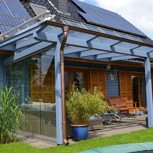 Holzterrassendach mit Beschattung und Glasschiebeanlage in Gütersloh