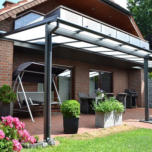 Alu Terrassendach mit Senkrechtbeschattung in Druffel