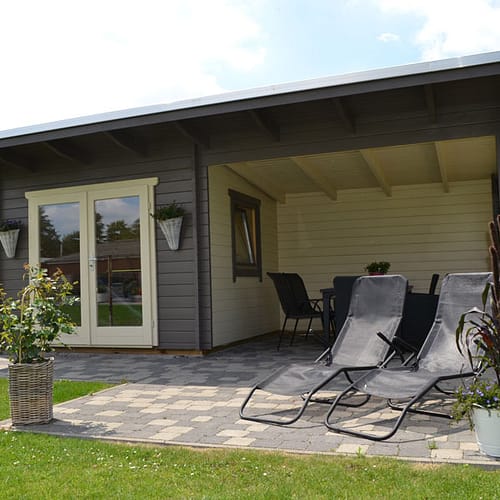 Pultdach Gartenhaus mit Freisitz in Rietberg